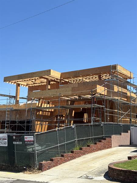 Multi-level new build with scaffolding